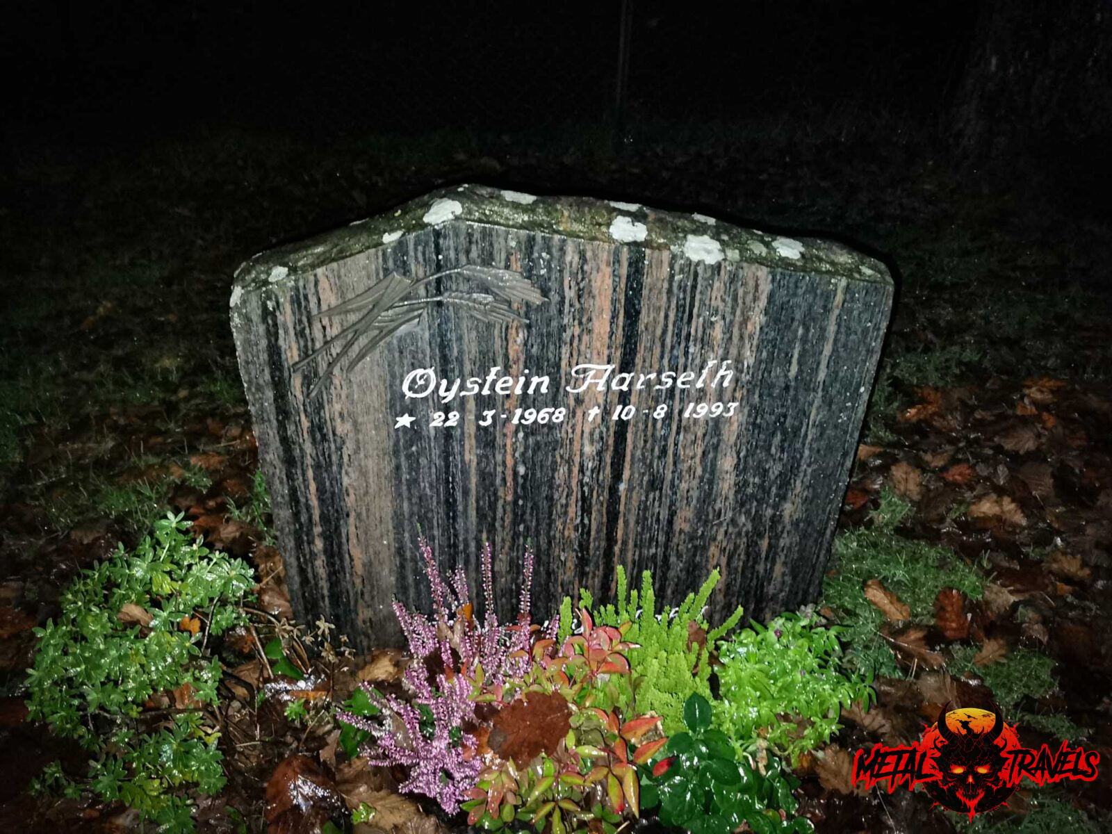 Euronymous-Grave-01-1600x1200 Euronymous' grave at night