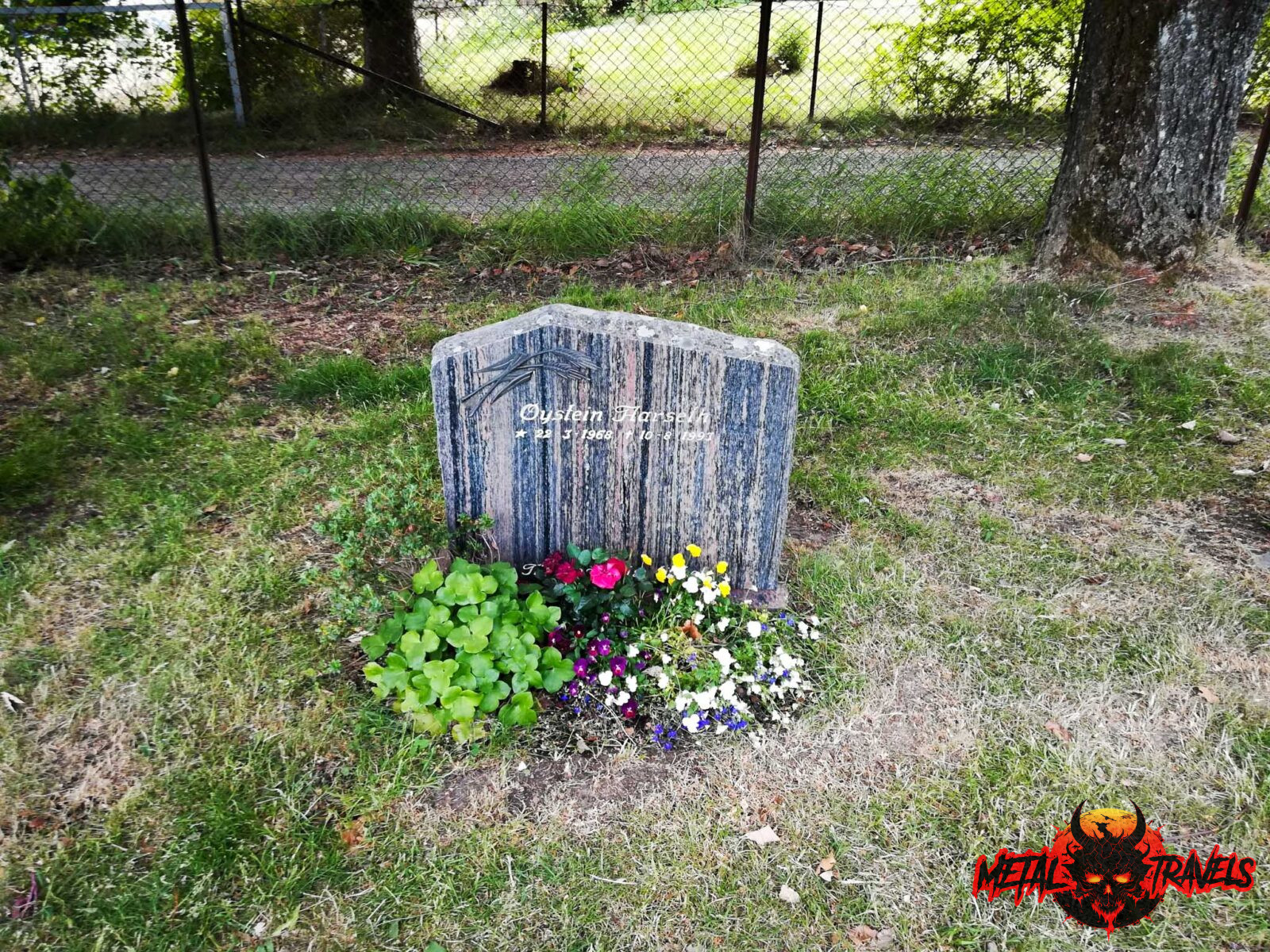 Euronymous-Grave-02-1600x1200 Euronymous Grave in the day