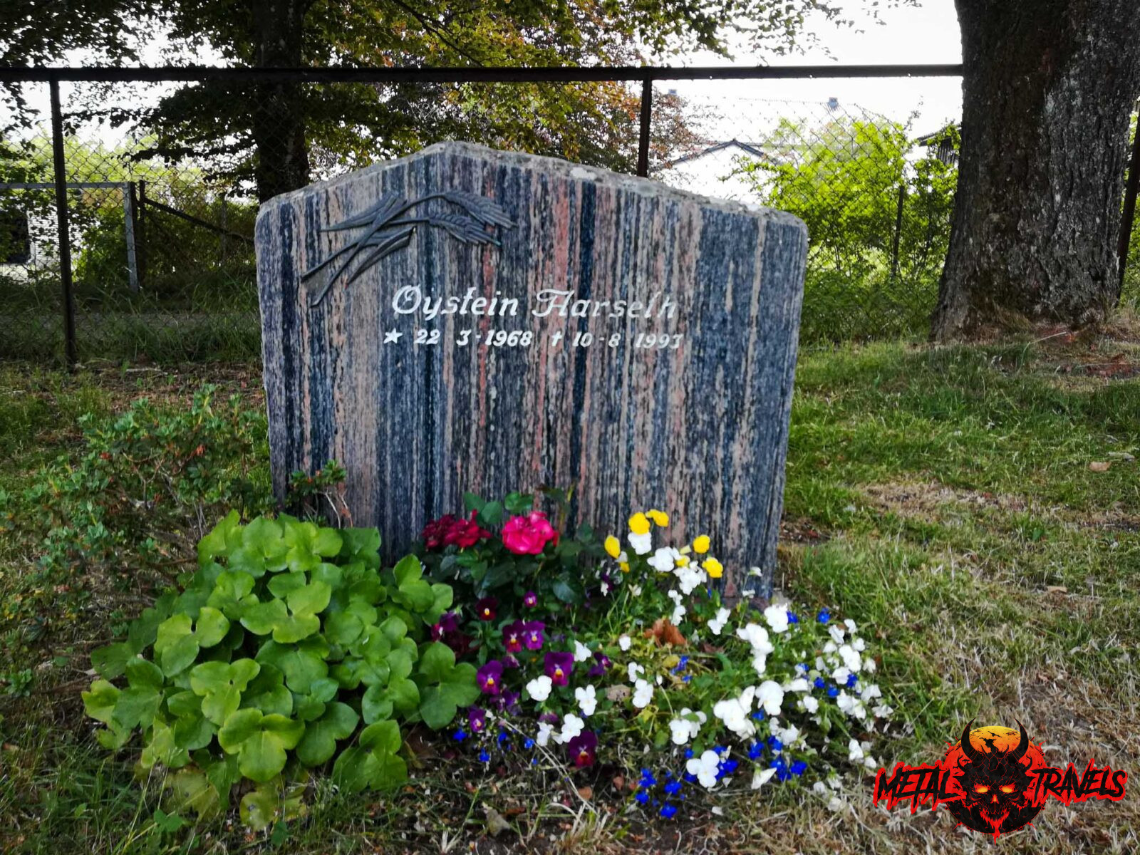 Euronymous-Grave-03-1600x1200 Closer look at the tombstone to Euronymous